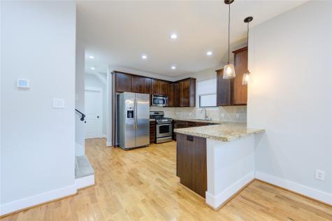 1121 W 17th Street B Houston TX 77008