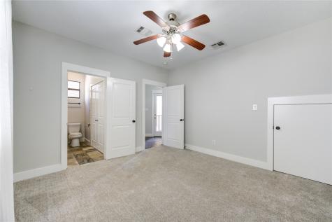 1121 W 17th Street B Houston TX 77008