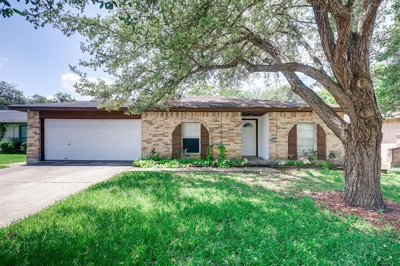 215 Redbud Circle League City TX 77573