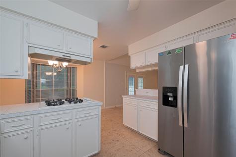 2002 Yorktown Court N League City TX 77573