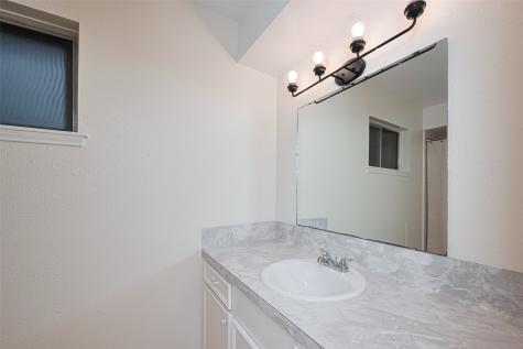 2002 Yorktown Court N League City TX 77573