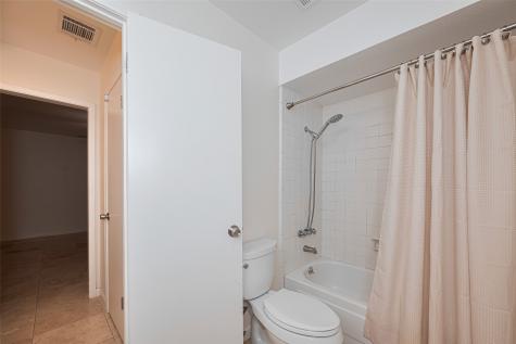 2002 Yorktown Court N League City TX 77573