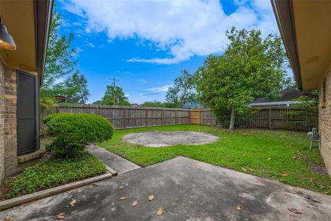 2002 Yorktown Court N League City TX 77573