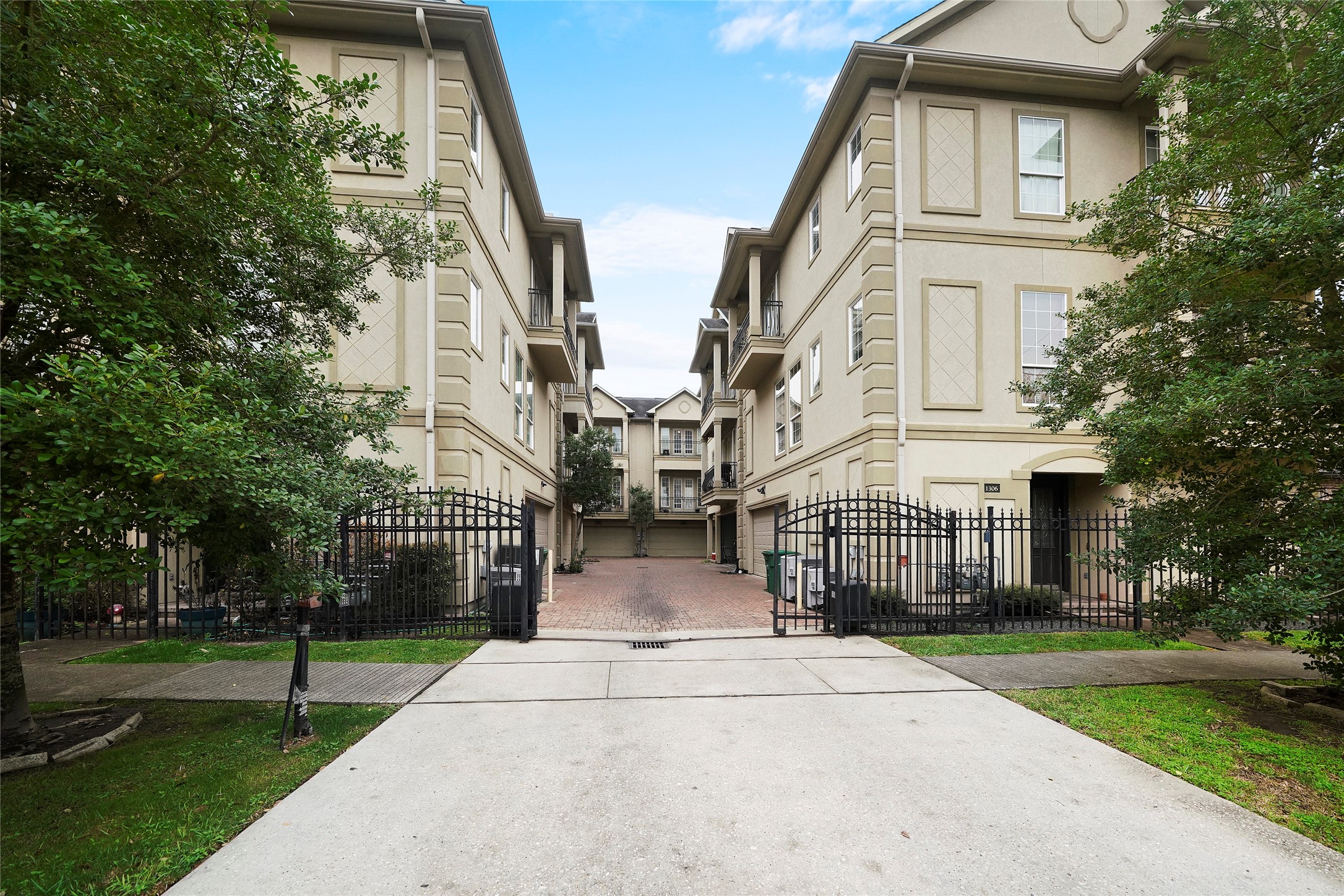 1310 Birdsall Street Houston TX 77007