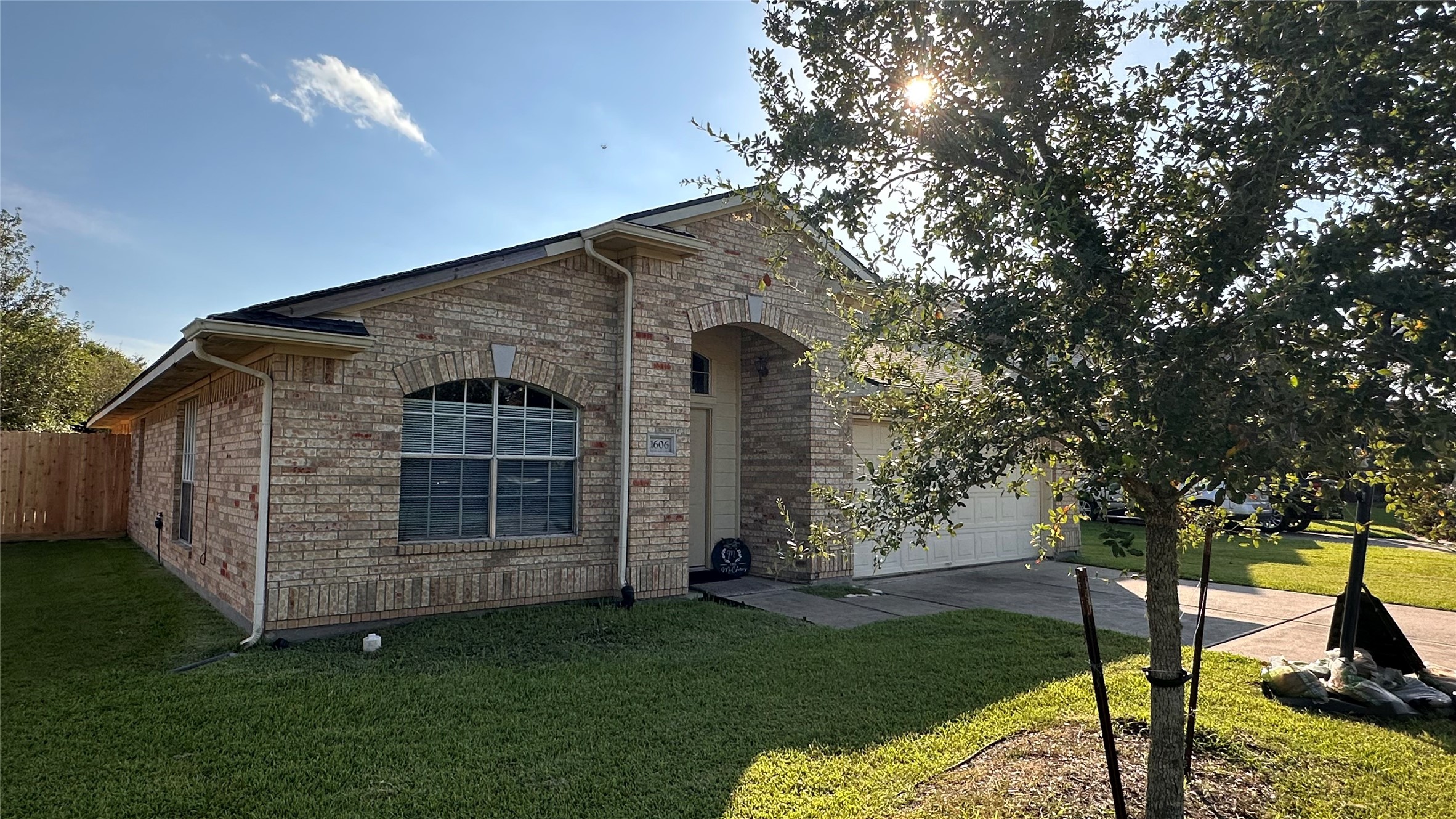 1606 Oak Point Court Pearland TX 77581