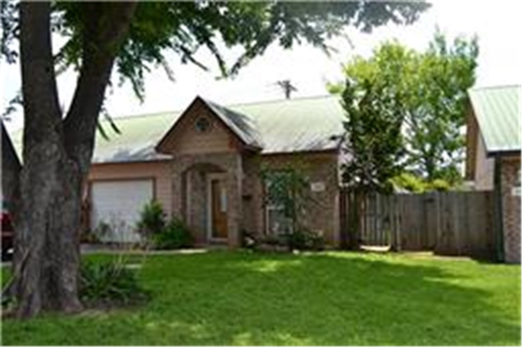 838 Tangle Oaks Drive Bellville TX 77418