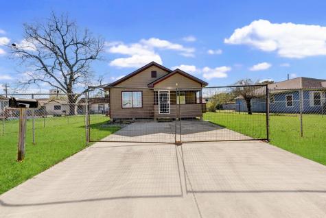 809 4th Avenue N Texas City TX 77590