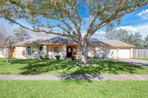 804 Buckingham Drive Friendswood TX 77546