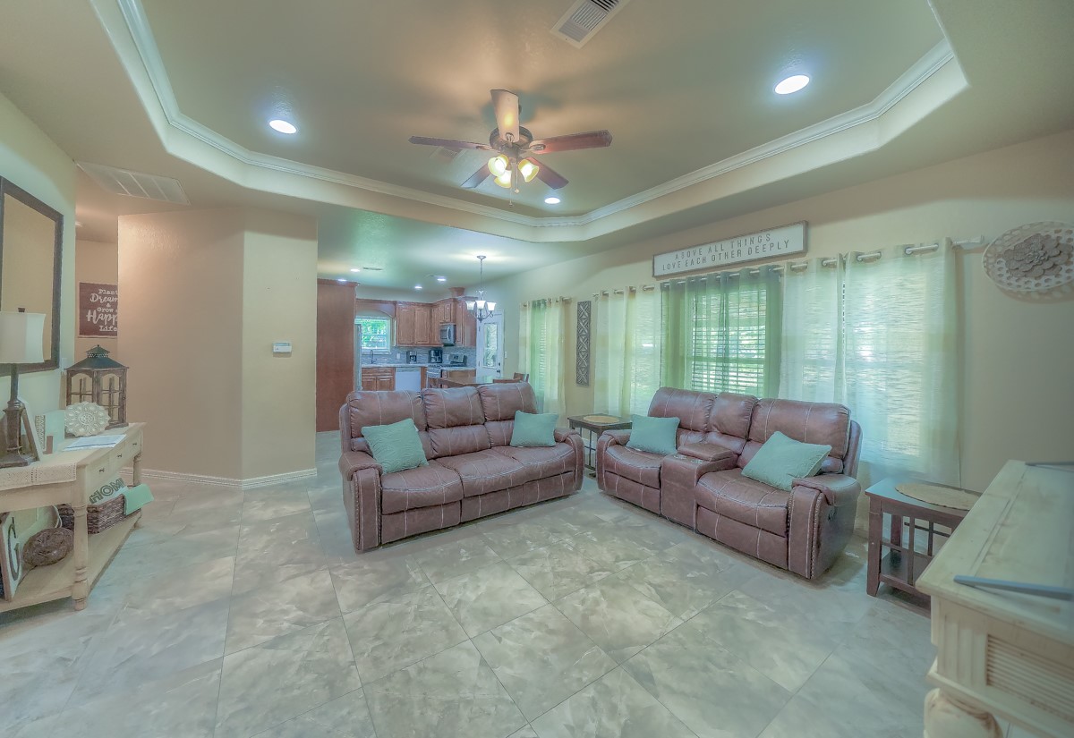 832 Live Oak Street Clute TX 77531