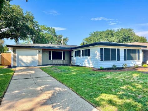 1614 14th Avenue N Texas City TX 77590