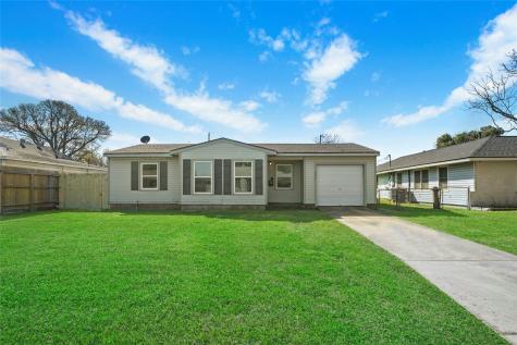 1417 14th Avenue N Texas City TX 77590