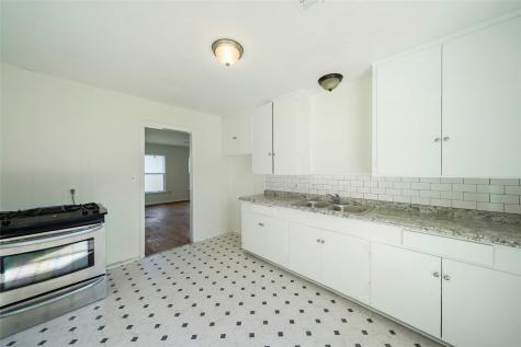 1417 14th Avenue N Texas City TX 77590