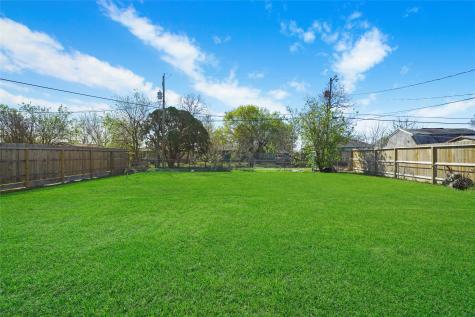 1417 14th Avenue N Texas City TX 77590