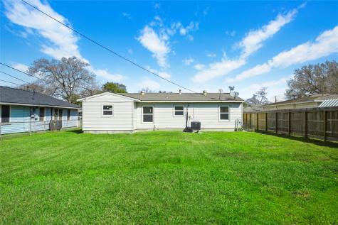 1417 14th Avenue N Texas City TX 77590