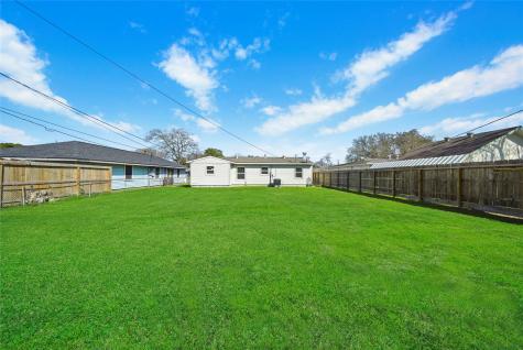 1417 14th Avenue N Texas City TX 77590