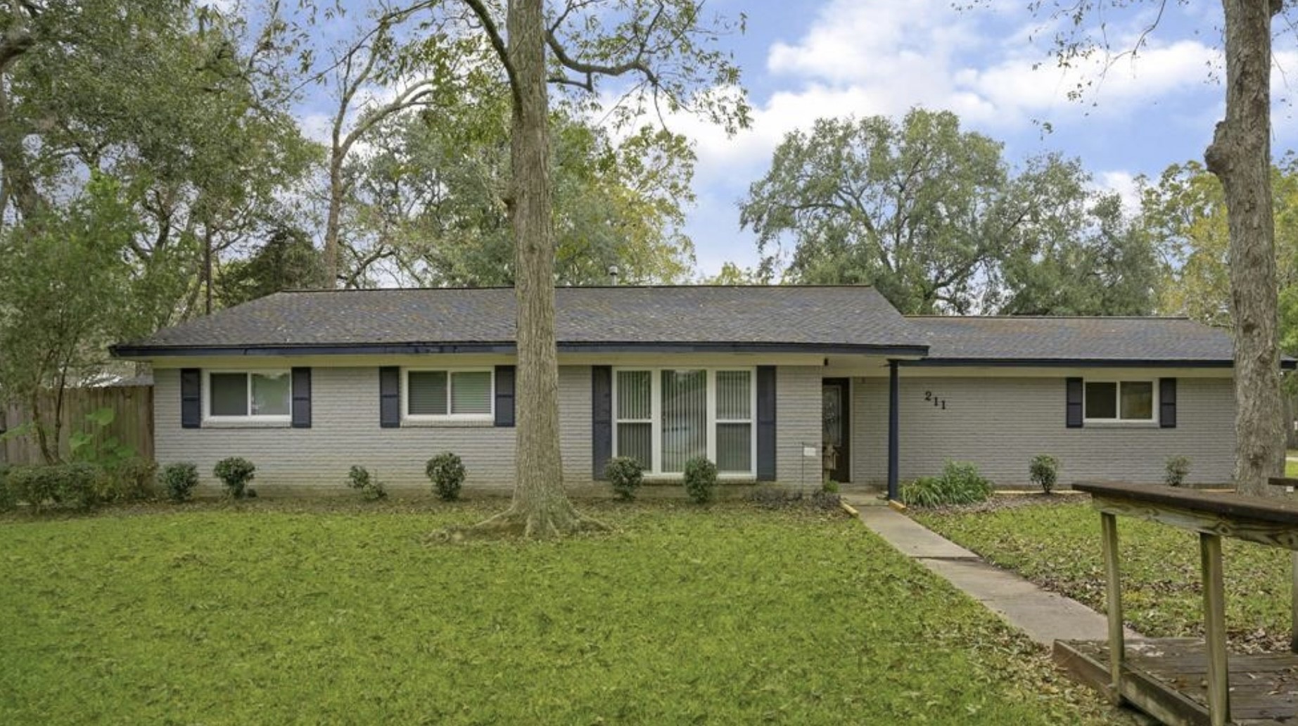 211 Van Winkle Street Lake Jackson TX 77566