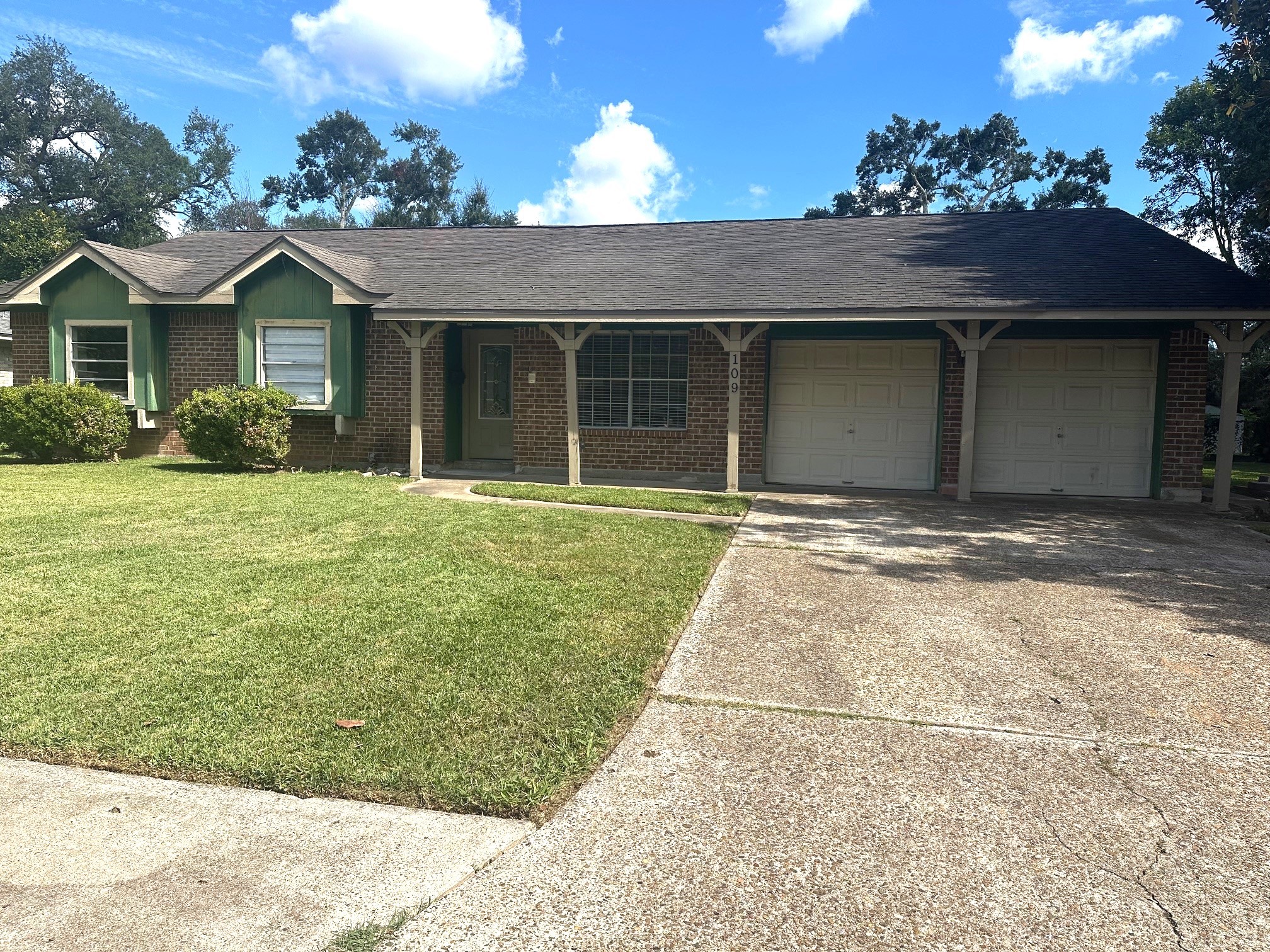 109 Pine Street Lake Jackson TX 77566
