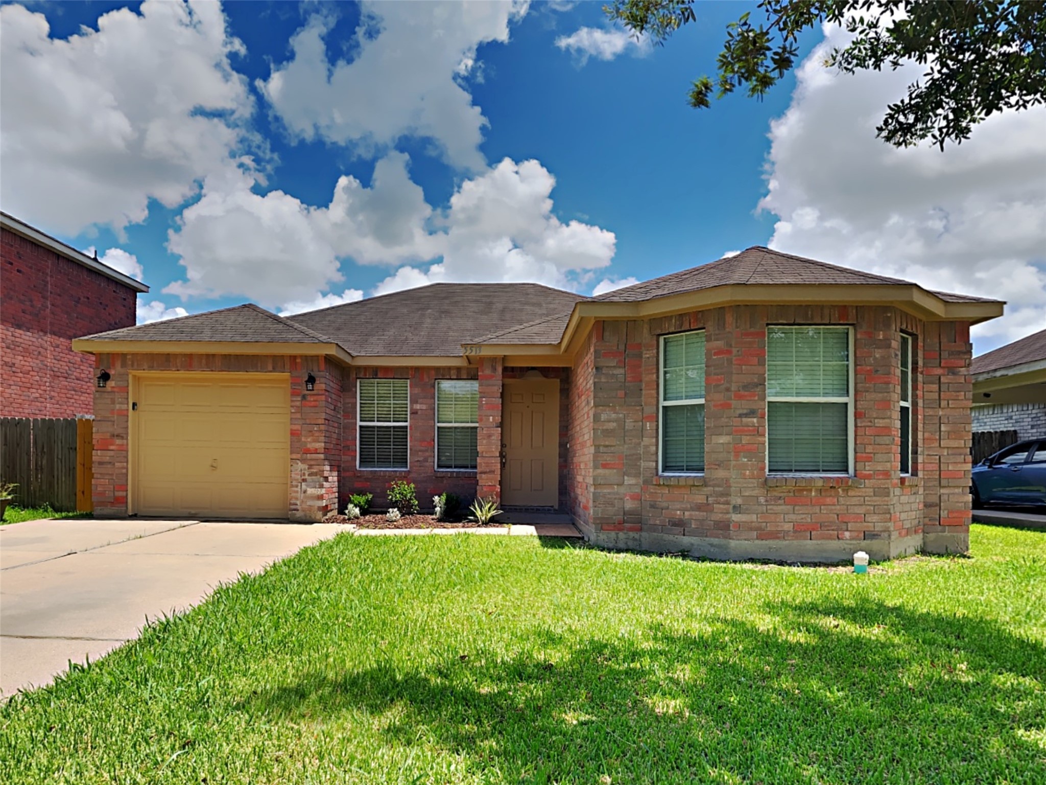 5513 Rio Ramos Street Rosharon TX 77583