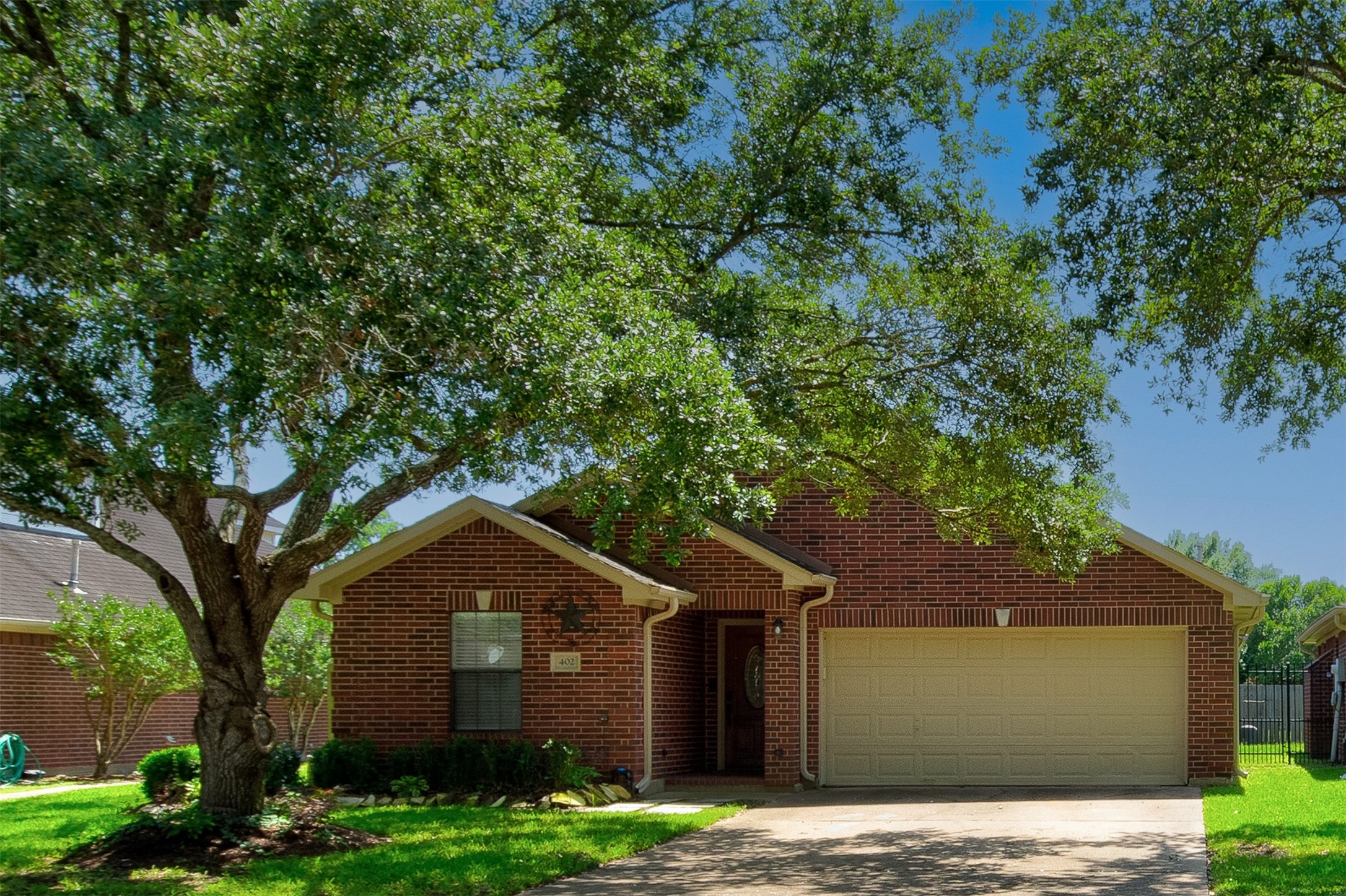 402 Live Oak Lane Friendswood TX 77546