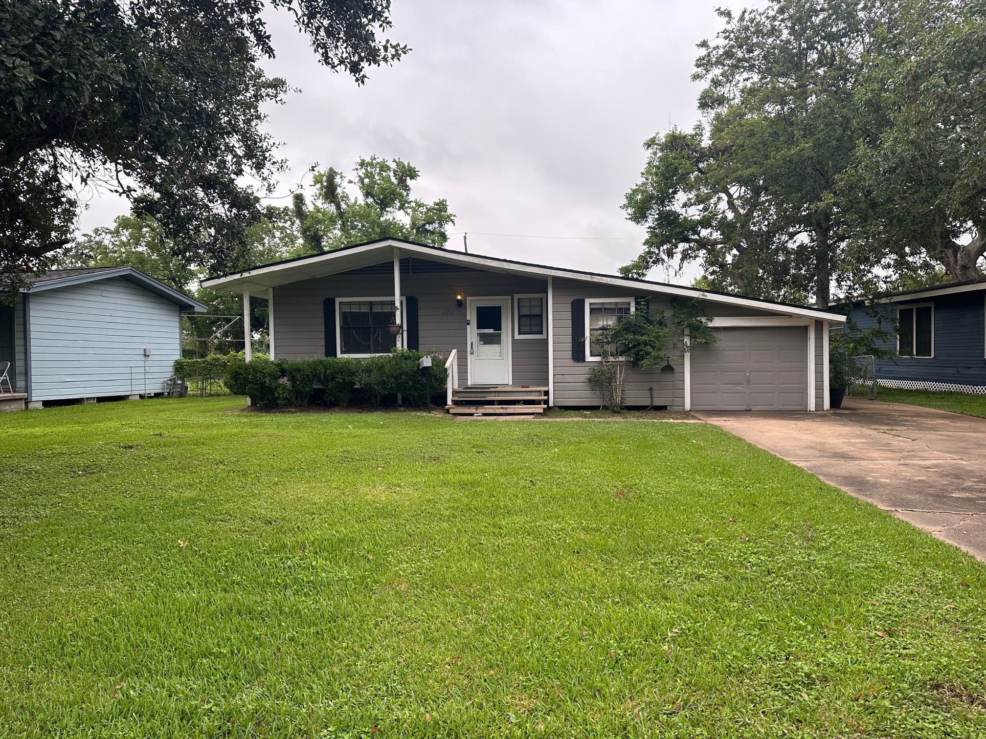 120 Jasmine Street Lake Jackson TX 77566