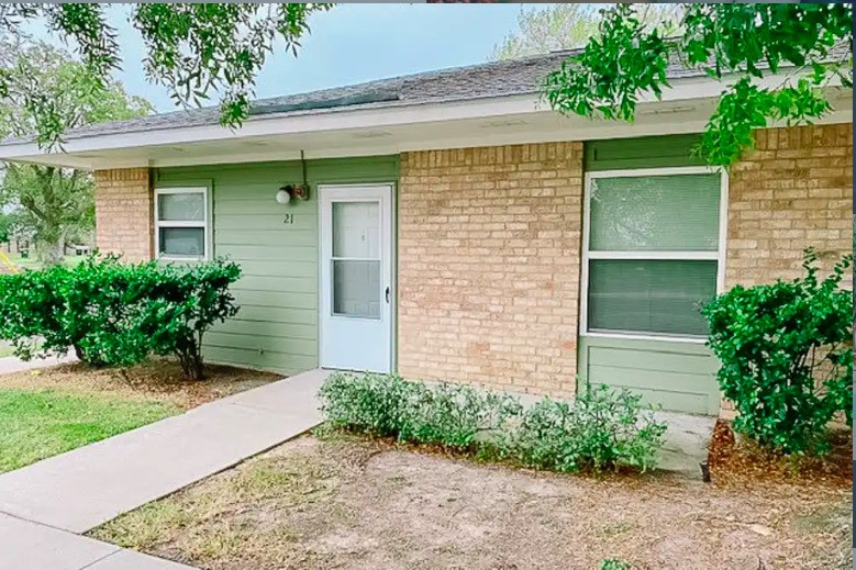 308 N East Street Weimar TX 78962