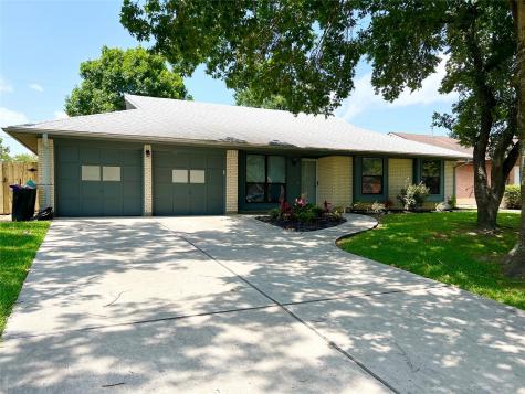 2022 Williamsburg Court N League City TX 77573