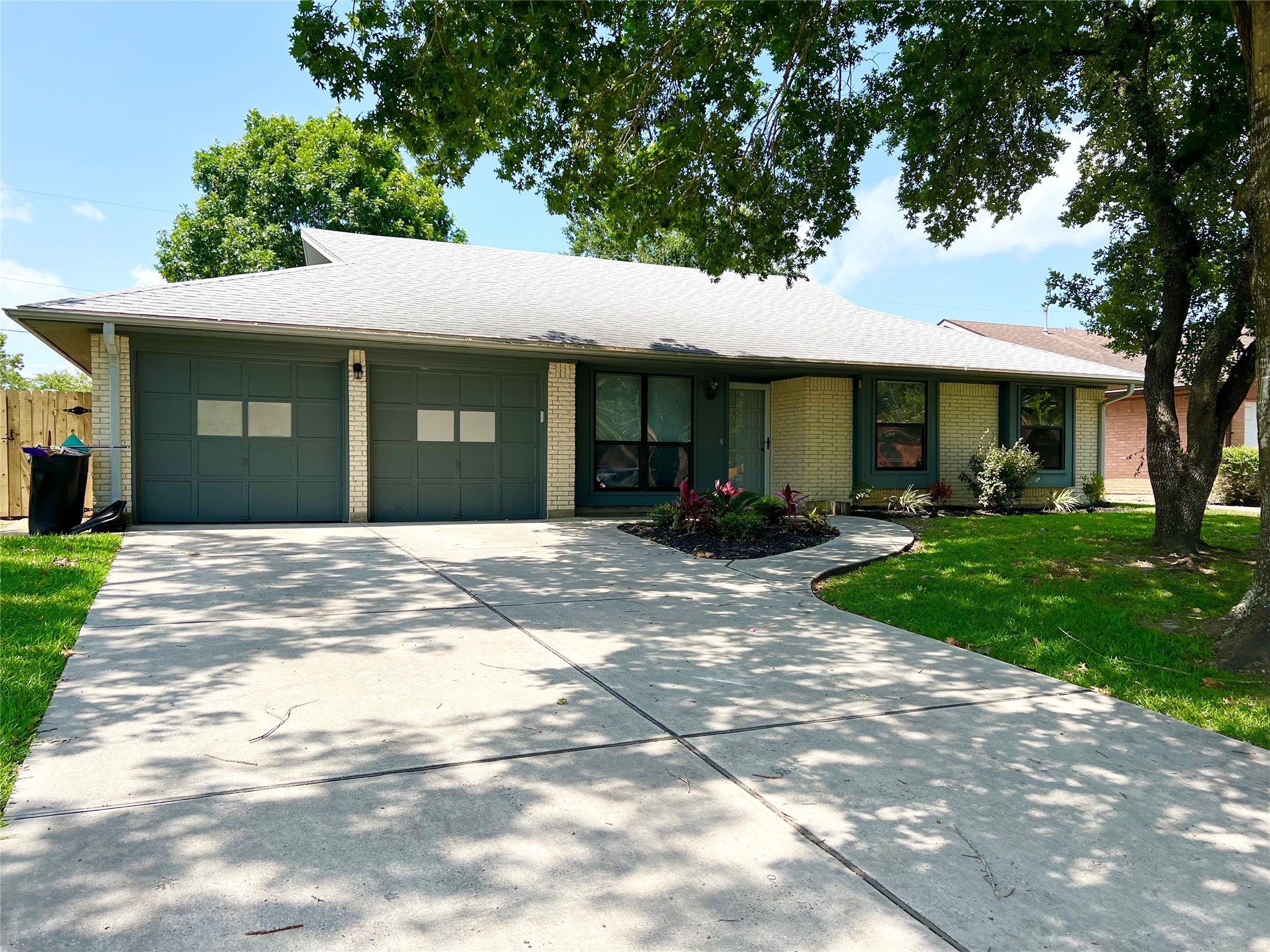 2022 Williamsburg Court N League City TX 77573