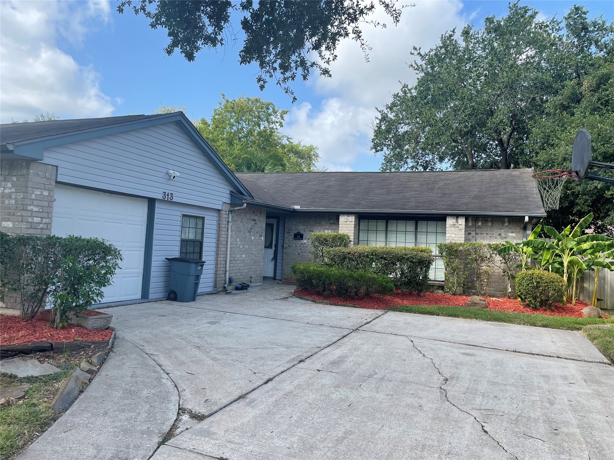 313 Meadow Wood Court League City TX 77573