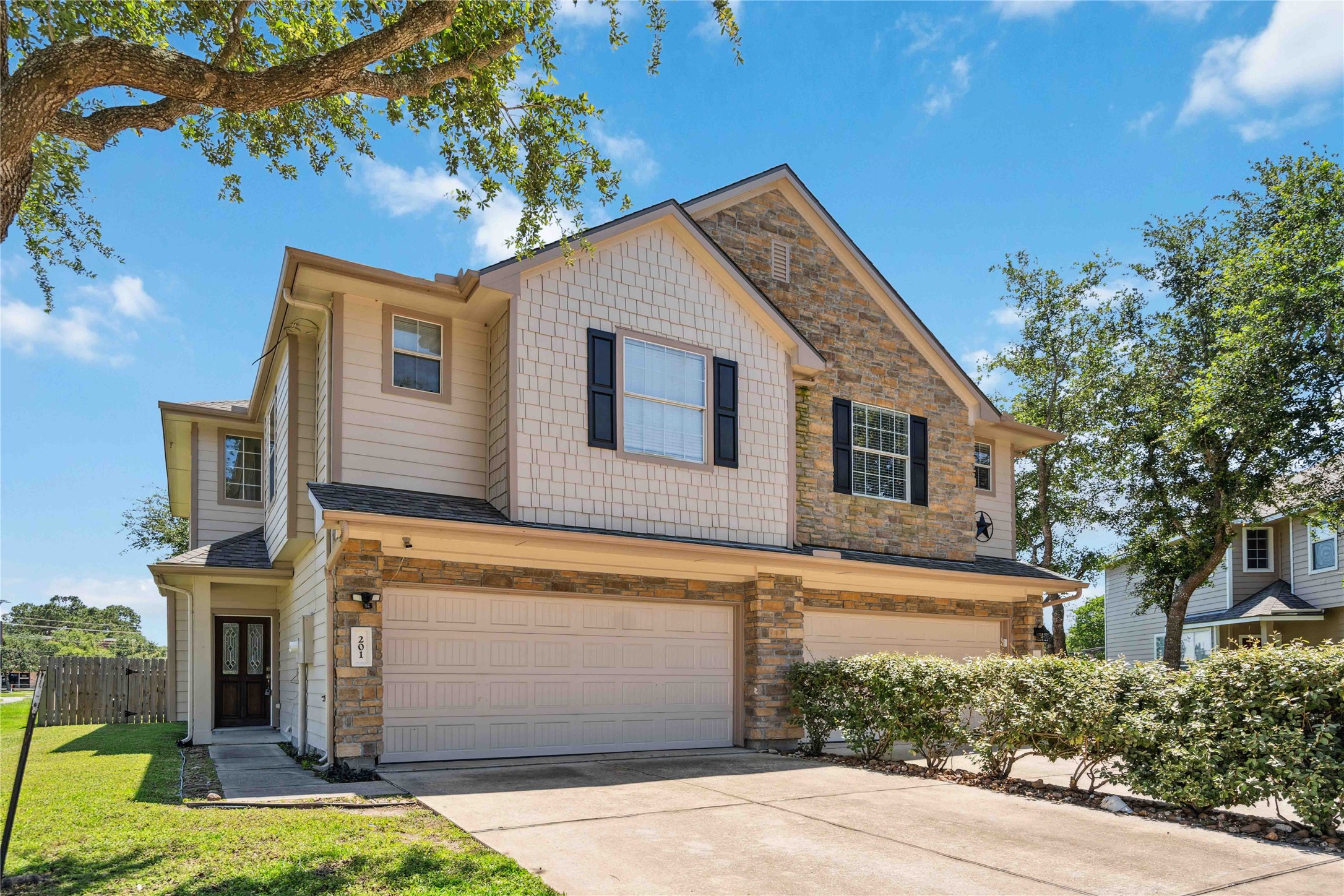 201 Drake Run Lane Dickinson TX 77539