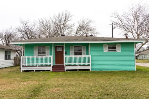 629 13th Avenue N Texas City TX 77590