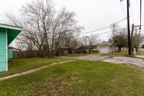 629 13th Avenue N Texas City TX 77590