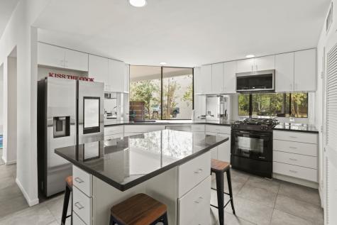 855 Mulberry Lane Bellaire TX 77401