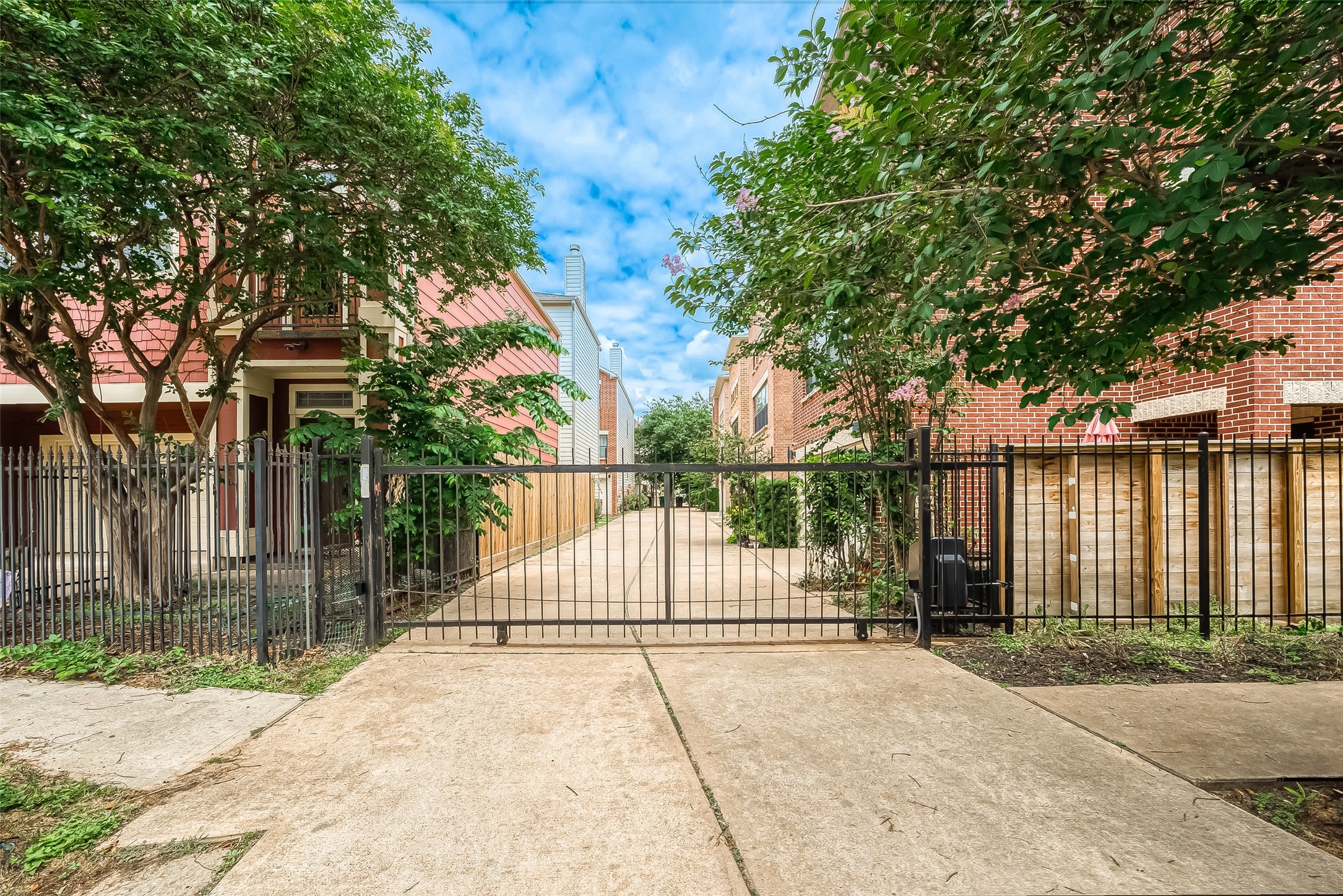 845 W 25th Street Houston TX 77008