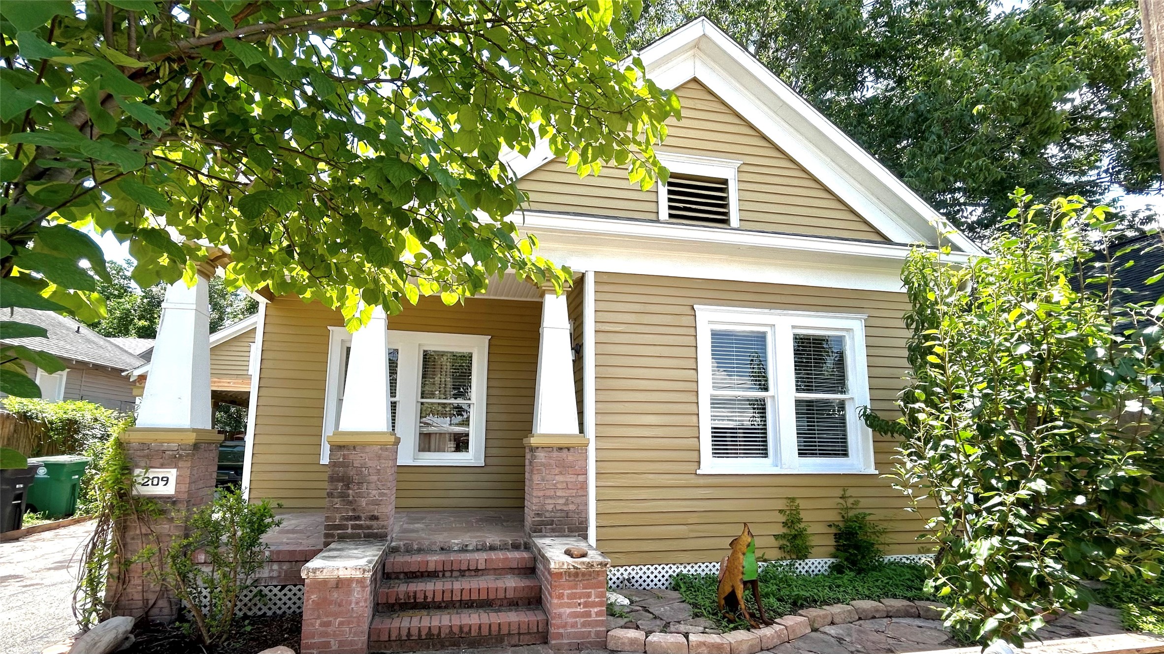 209 Walton Street Houston TX 77009