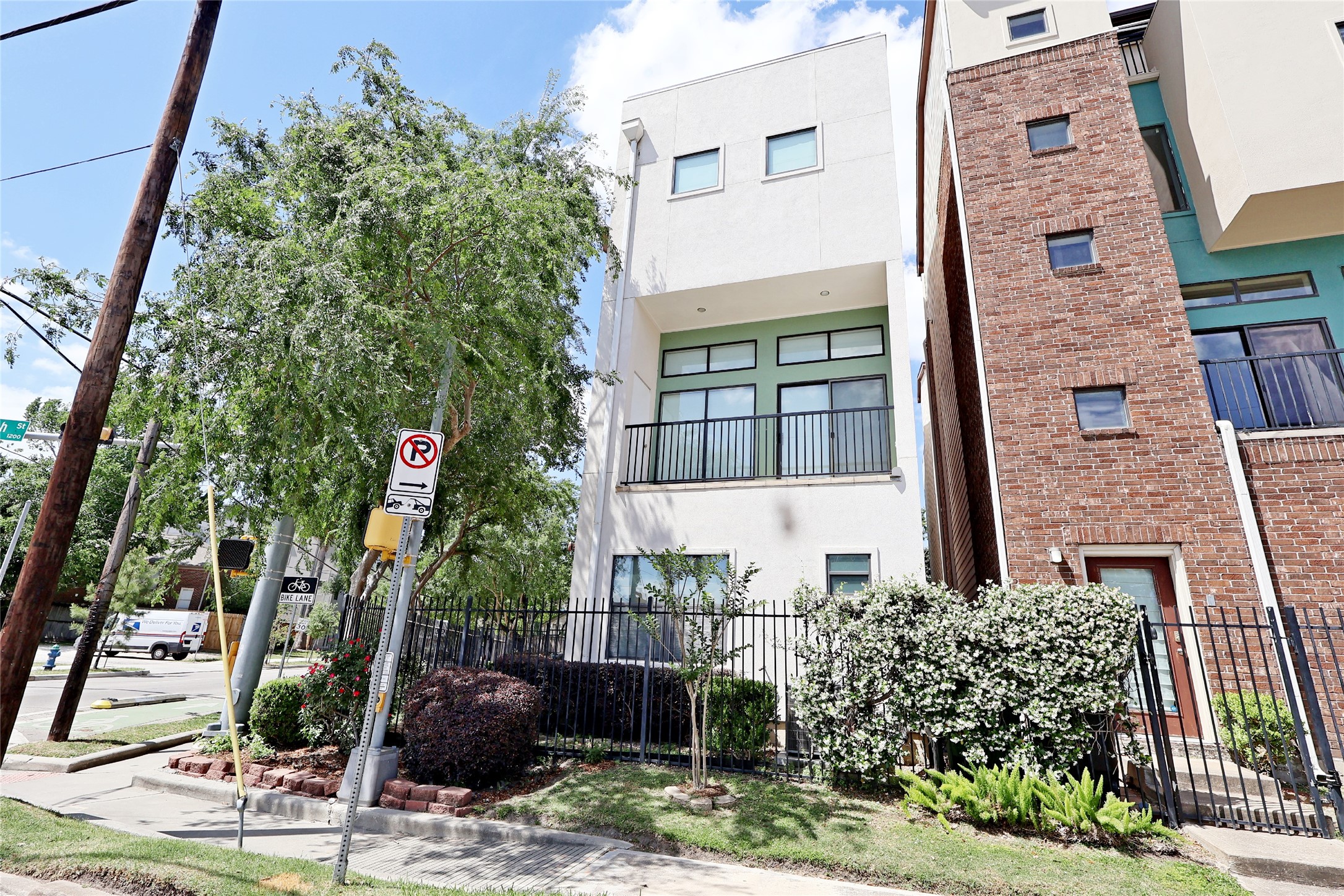 1320 Welch Street Houston TX 77006