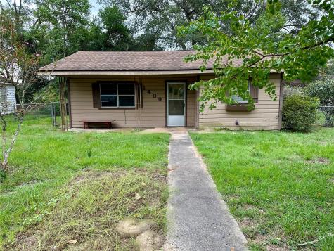 1409 W Pavillion Street Woodville TX 75979
