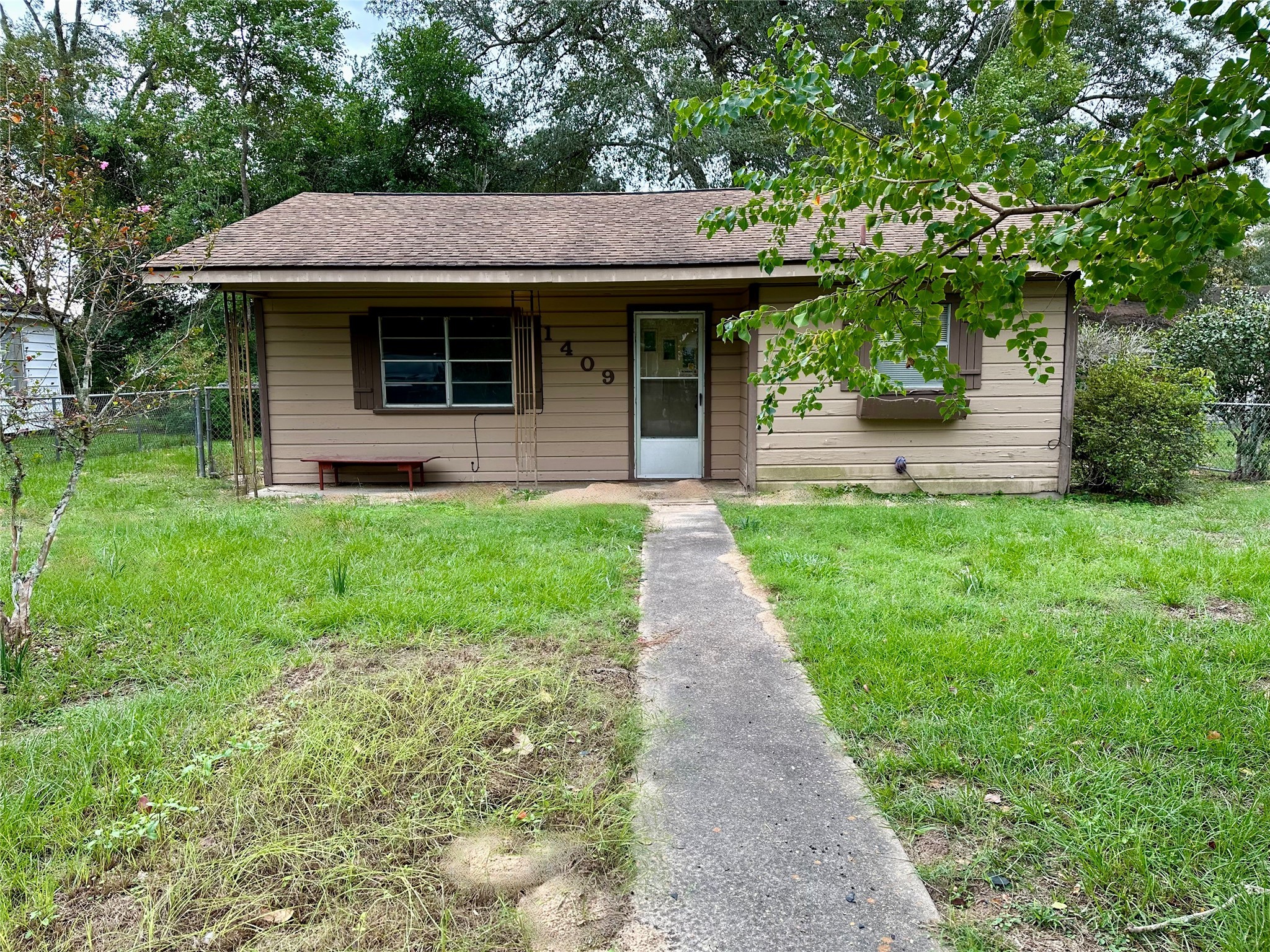 1409 W Pavillion Street Woodville TX 75979