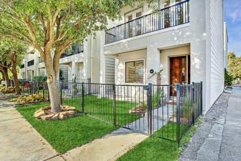 621 W 8th Street Houston TX 77007