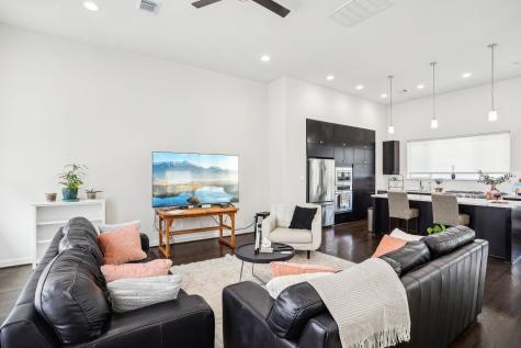 805 Sandman Street Houston TX 77007