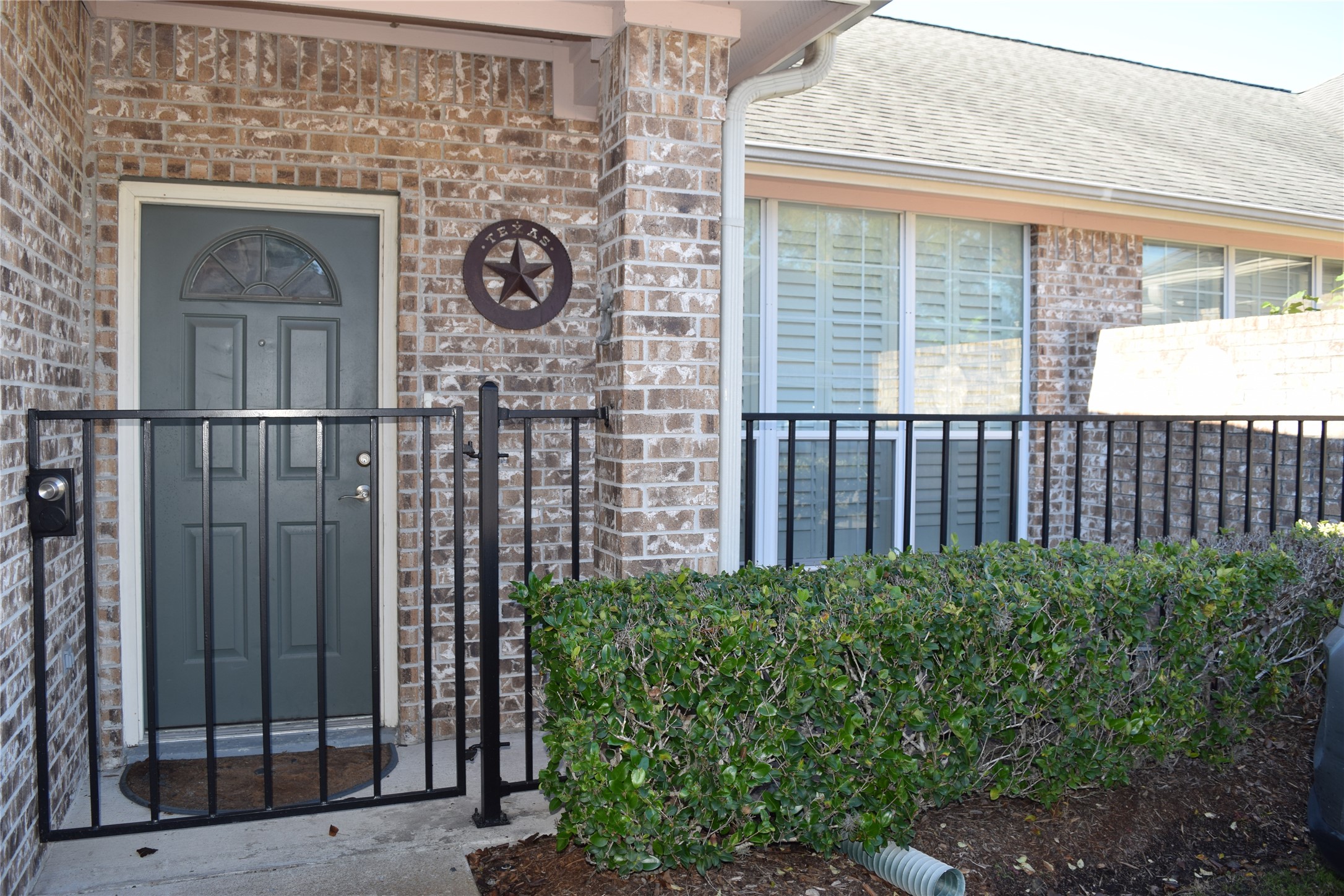 711 Cedarwood Drive Friendswood TX 77546