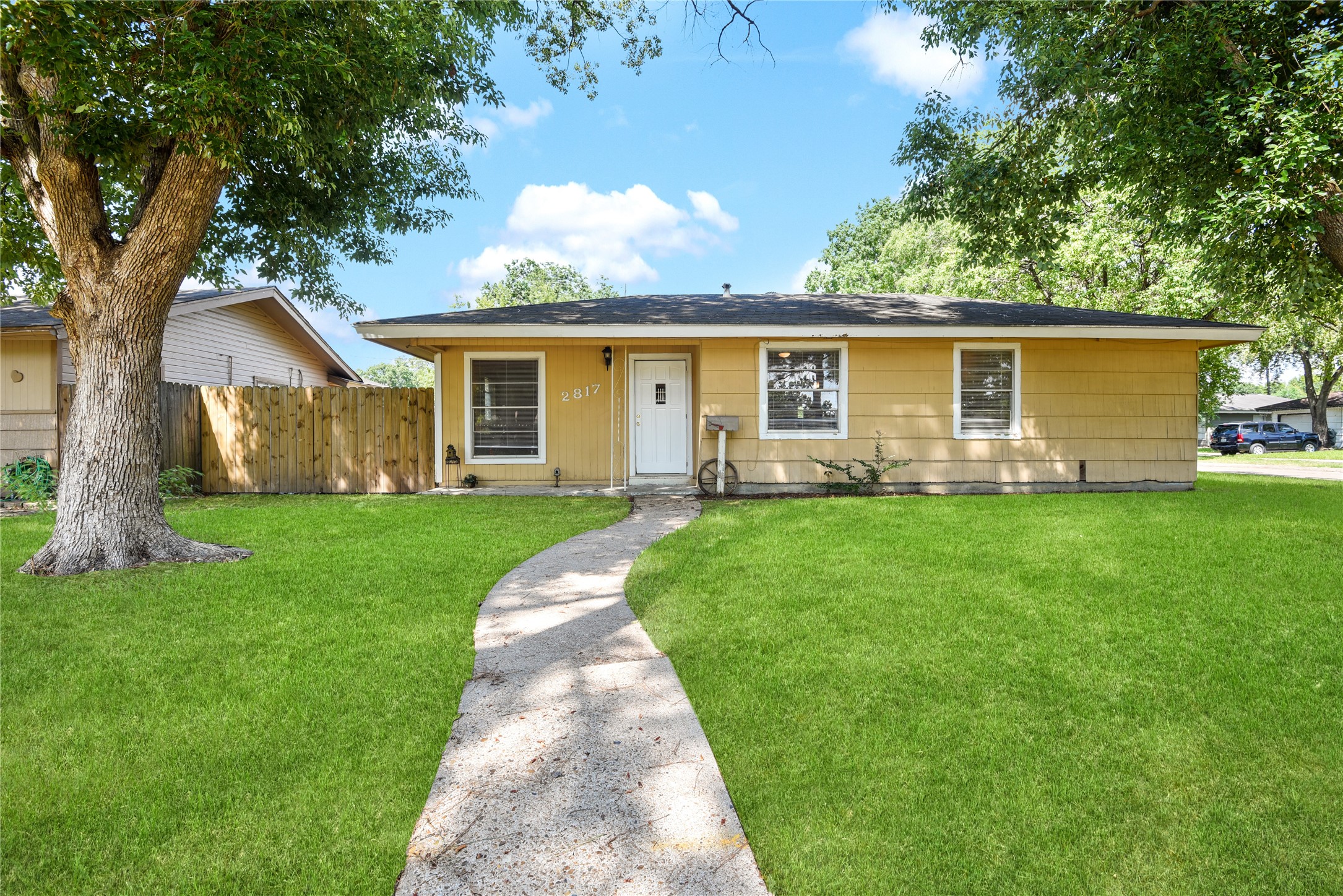 2817 Lancaster Lane Pasadena TX 77506