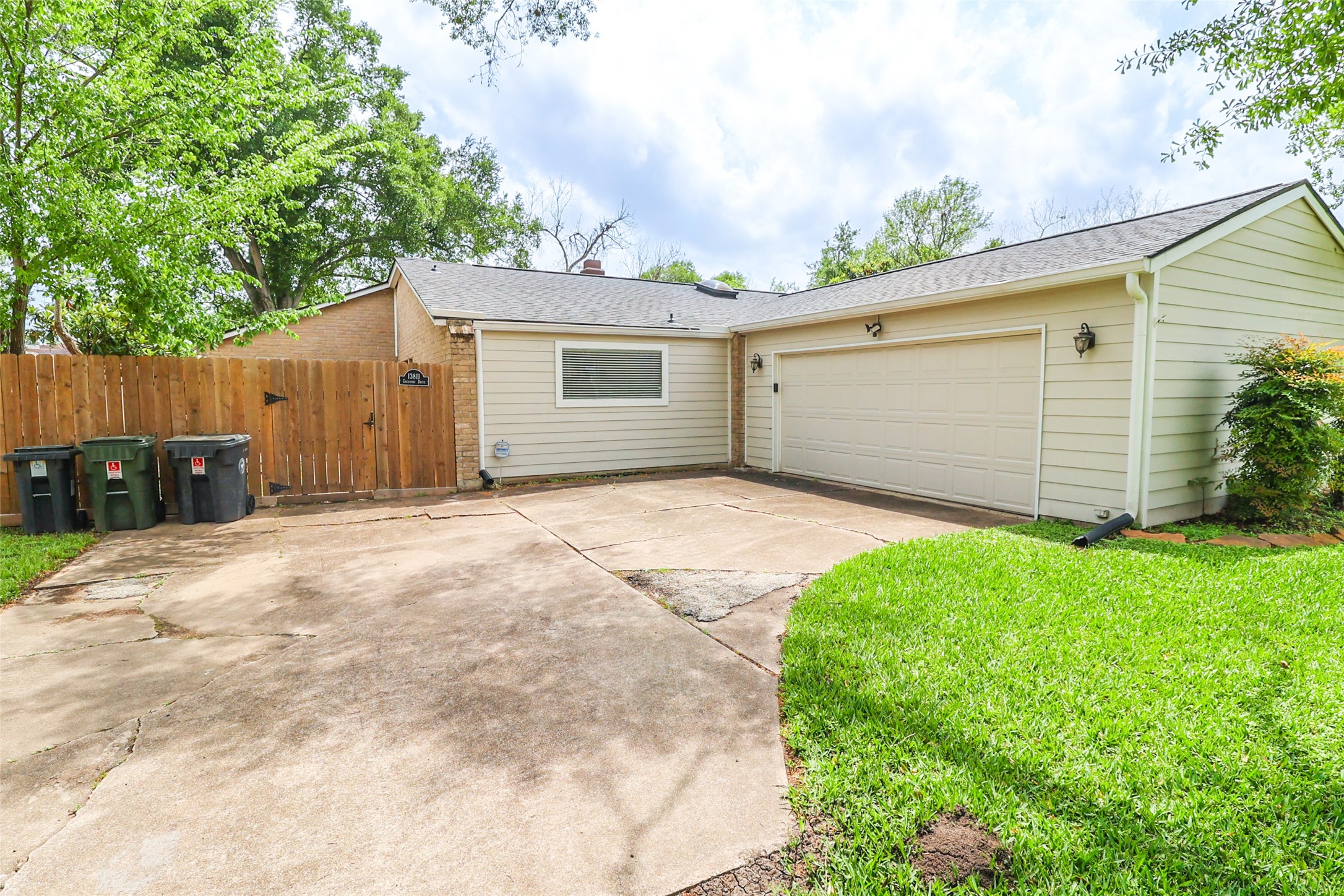13811 Greenway Drive Sugar Land TX 77498