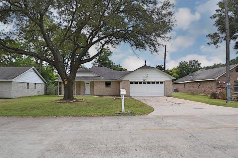 423 Highland Woods Drive Highlands TX 77562