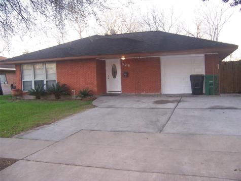 826 Elton Street Houston TX 77034
