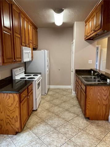 1018 S Booth Lane Alvin TX 77511