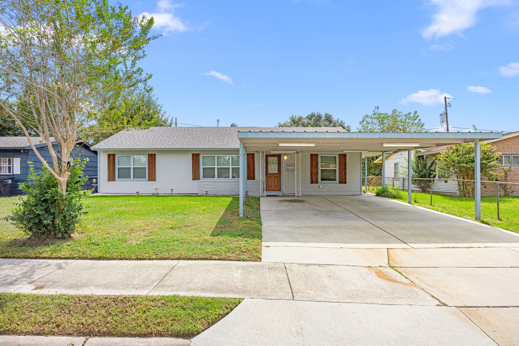 5870 Belneath Street Houston TX 77033