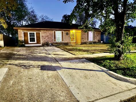 15210 Dogwood Tree Street Houston TX 77060