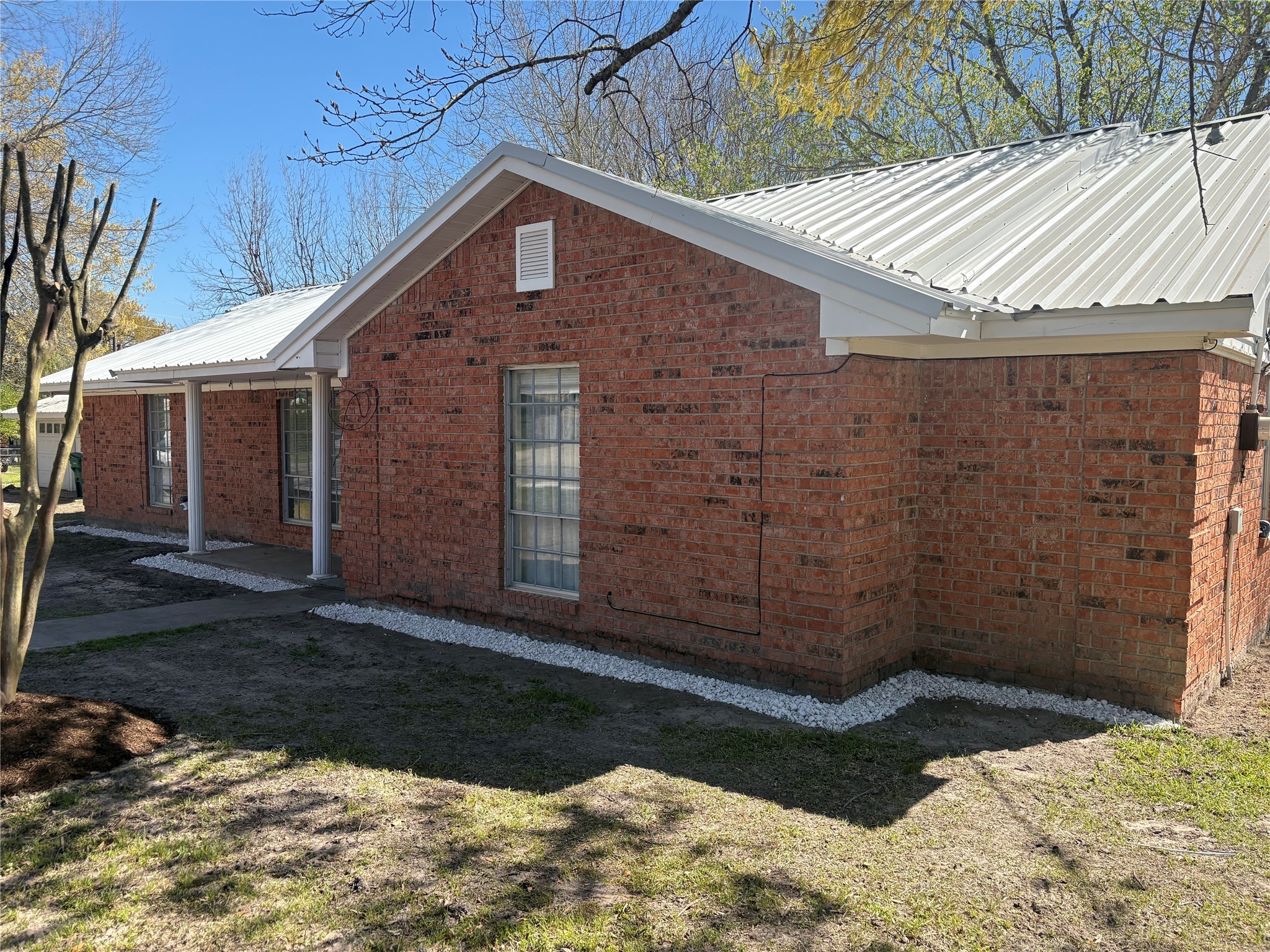 100 Bybee Street Willis TX 77378