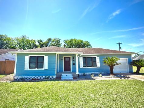 105 Birch Street Lake Jackson TX 77566