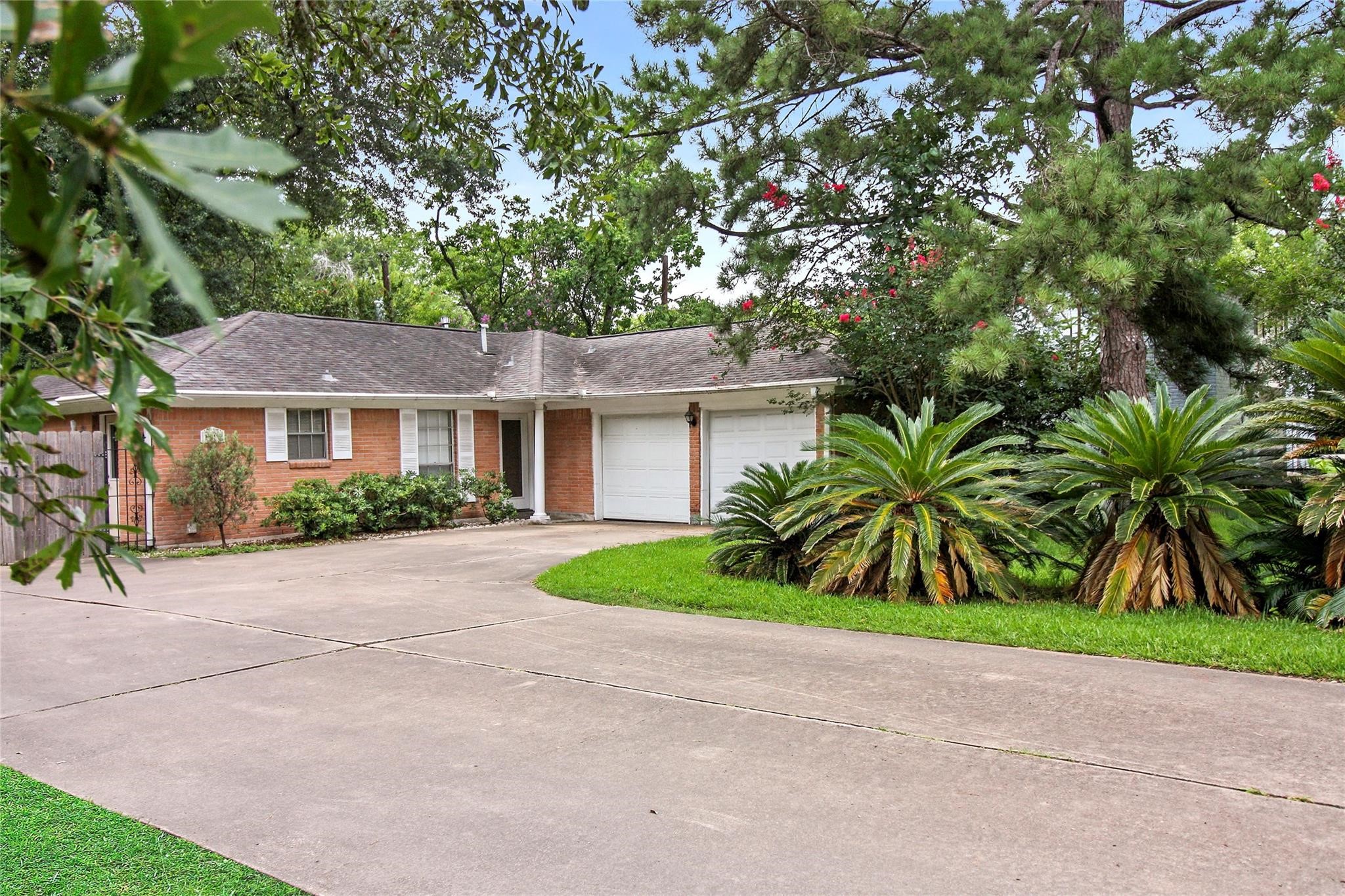 1915 E Allegro Street Houston TX 77080